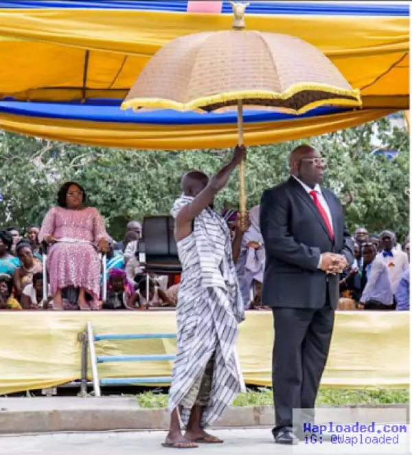 Dele Momodu Shared This Photo Of Someone Holding His Umbrella And A Follower Reacts